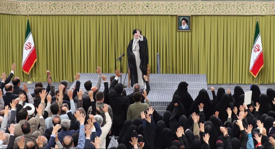 Lebt gefährlich: Irans geistiger Führer Ayatollah Ali Chamenei.