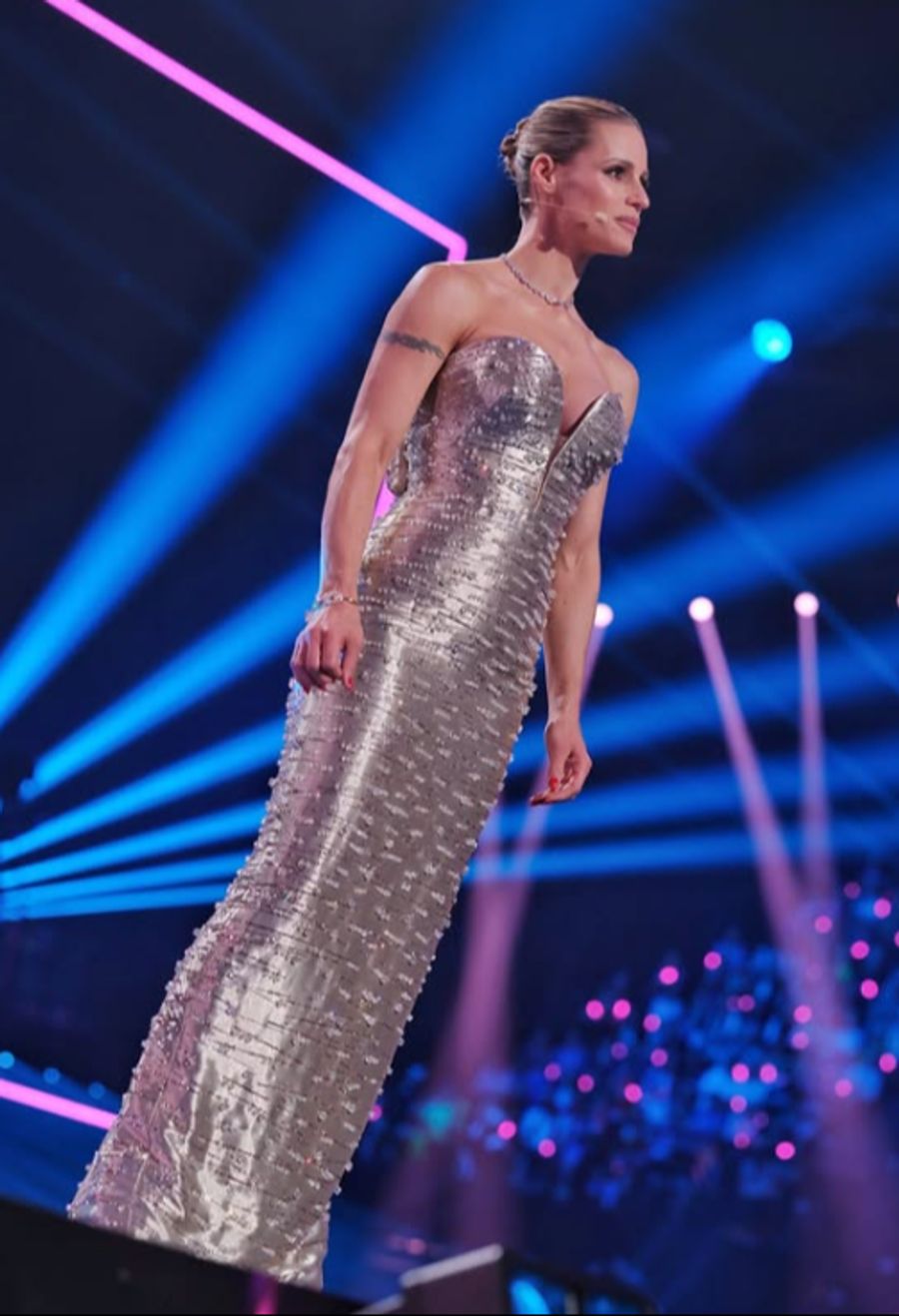 Michelle Hunziker beim ESC auf der Bühne.