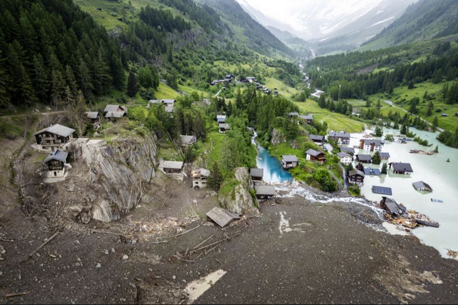 Nach dem Bergsturz werfen einige Stimmen die Frage auf, ob man in solchen Gebieten überhaupt noch leben kann.