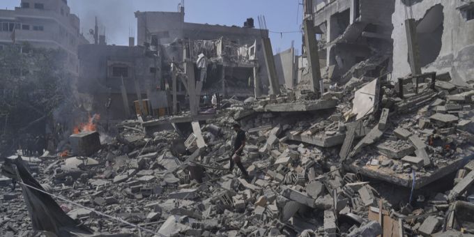 Der Mossad Geheimdienst hat gezielt vor israelischen Angriffen die Luftabwehr des Irans sabotiert. Iran Mossad