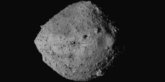 Verfehlt Erde - Riesen-Asteroid könnte jetzt den Mond treffen