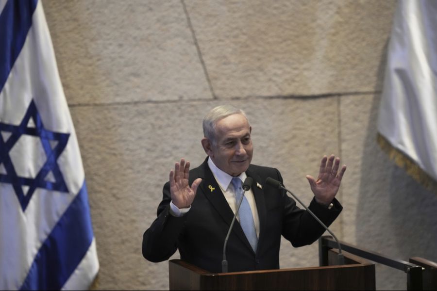 Israels Regierung, geleitet durch Benjamin Netanjahu, versucht mit den Angriffen das Atomwaffenprogramm des Irans zu zerstören.
