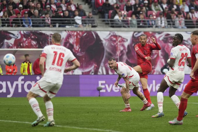Mit diesem Schuss hätte Leroy Sané dem FC Bayern beinahe den Titel gesichert. Leroy Sané
