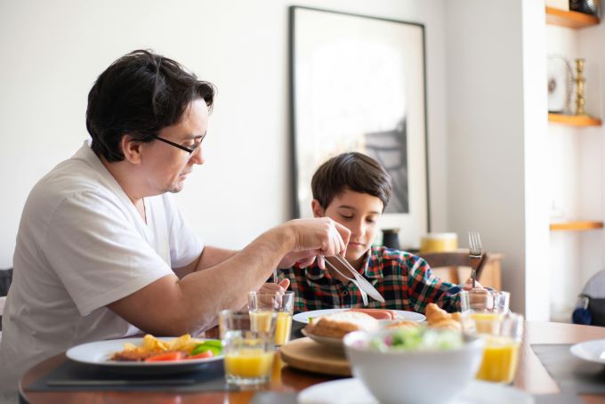 Das Thema «Teller leer essen» werde oft auch moralisiert, sagt Ernährungsberaterin Alexandra Weber aus Glarus. (Symbolbild)