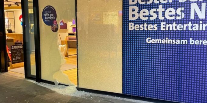 Wiederholt das Ziel von Einbrüchen: Der Swisscom-Shop im Durchgang zwischen der Rathausstrasse und der Kanonengasse. Einbruchserie Liestal