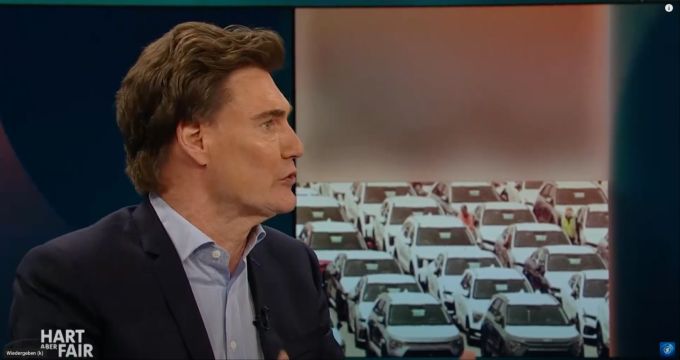 Carsten Maschmeyer wettert gegen die Ampel-Regierung und wirft ihr die Zerstörung der deutschen Automobilbranche vor. carsten maschmeyer
