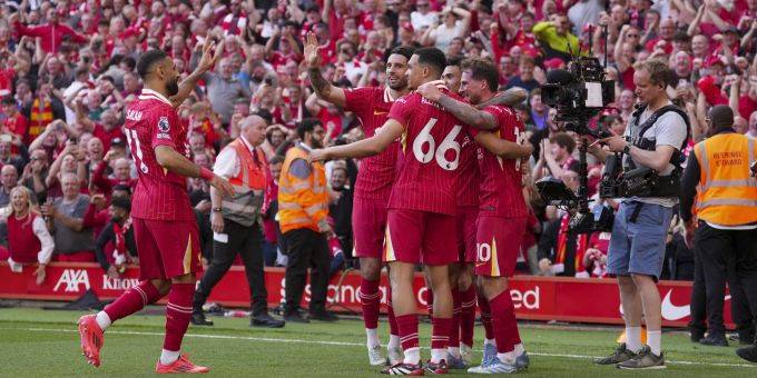 Die Spieler von Liverpool jubeln im Spiel gegen Tottenham. Liverpool