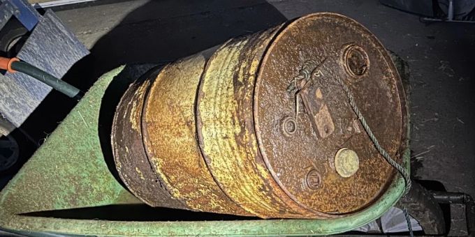 Chemische Flüssigkeit im Schleitheimer Dorfbach. Chemische Flüssigkeit
