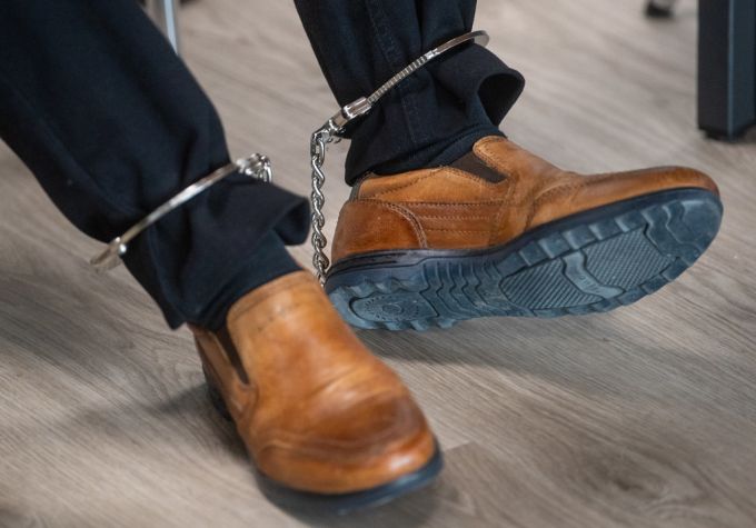 KI behandelt bestimmte Personengruppen anders. Ein KI-Experte warnt vor Diskriminierung, falls Richter ersetzt würden. (Symbolbild) bundesgericht ki