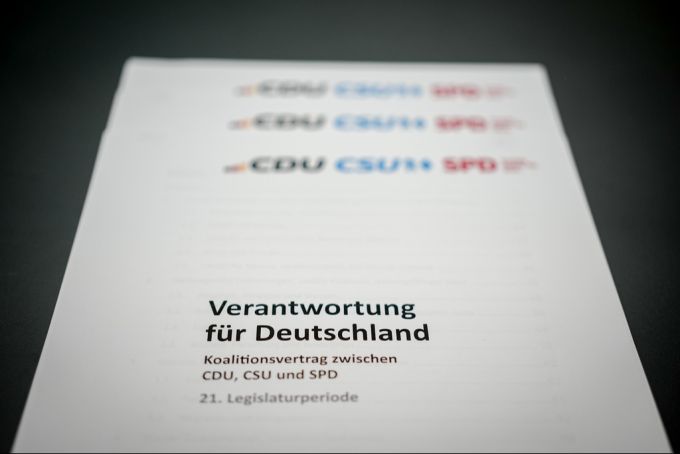 In ihrem Koalitionsvertrag hatten die deutschen Regierungsparteien eine Senkung der Stromsteuer für alle in Aussicht gestellt. (Archivbild) Koalitionsvertrag Stromsteuer