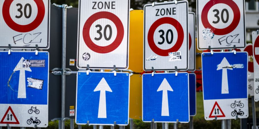Der Bundesrat hat neue Regeln für die Einführung von Tempo-30-Zonen auf Hauptstrassen vorgeschlagen. Sie sorgen für eine hitzige Debatte. (Symbolbild)