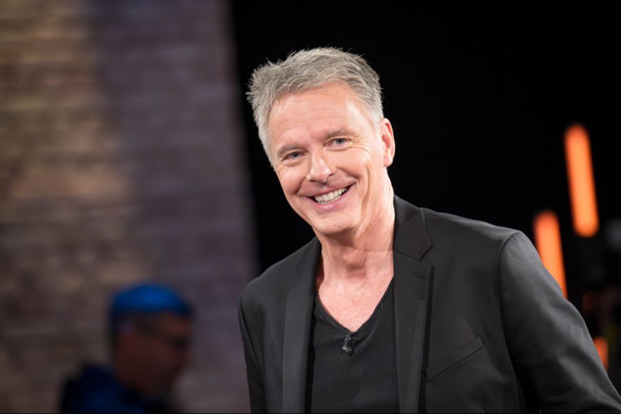 Jörg Pilawa ist von der deutschen Showbühne nicht mehr wegzudenken. Seit 2023 moderiert er für Sat.1.
