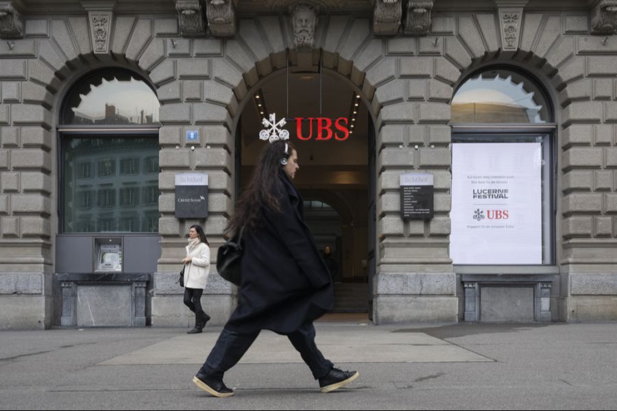 UBS-Chef Kelleher soll mit dem US-Finanzminister über einen möglichen Umzug in die USA gesprochen haben.