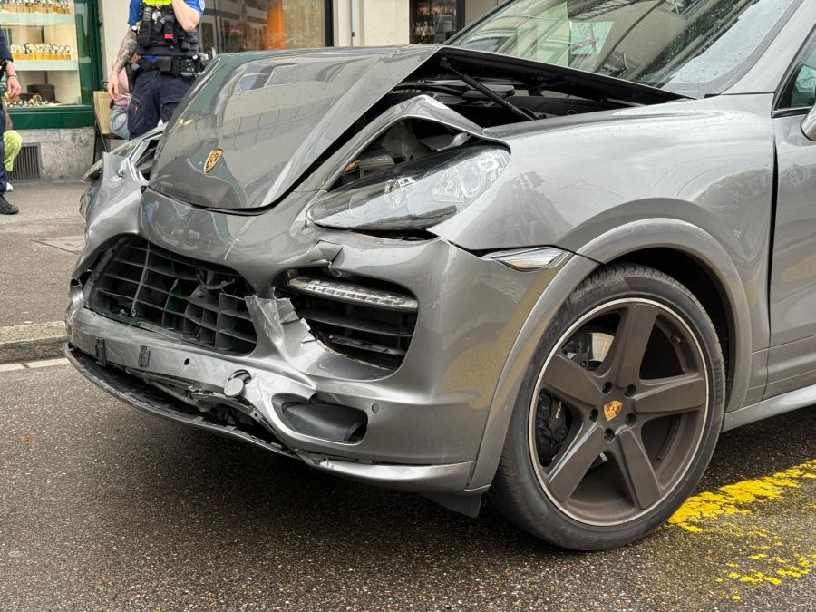 Dabei wurde eine Person leicht verletzt.