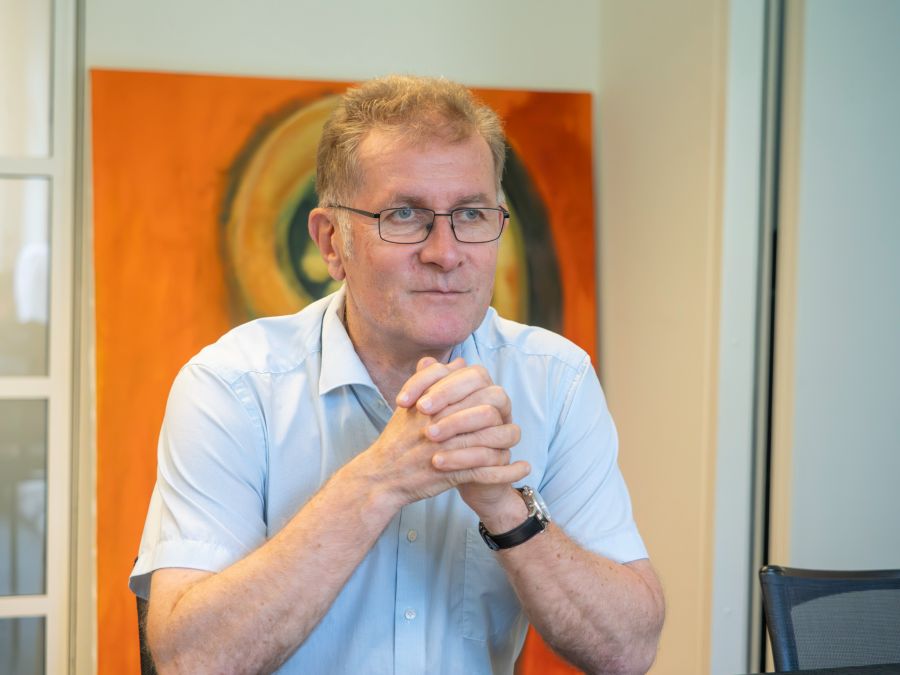 Christoph Neuhaus tritt zurück