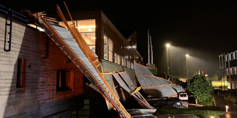 Hallenbad Meilen Dach Sturm