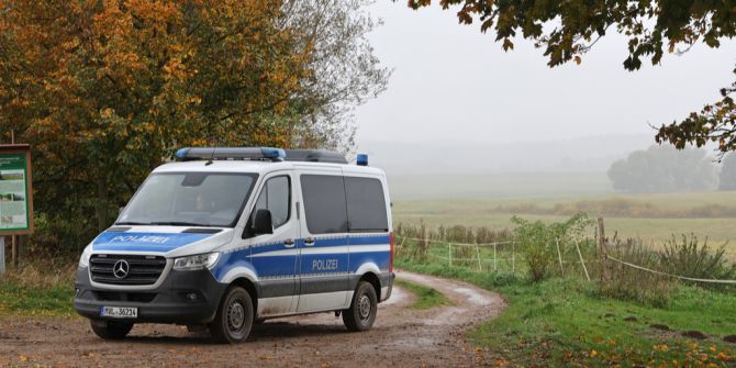 Polizeiwagen Feldweg Fabian 8