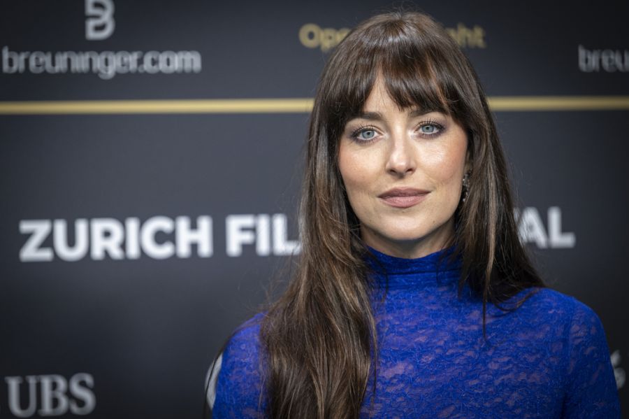 Dakota Johnson trat am Eröffnungstag des Zurich Film Festival 2025 auf dem grünen Teppich auf.