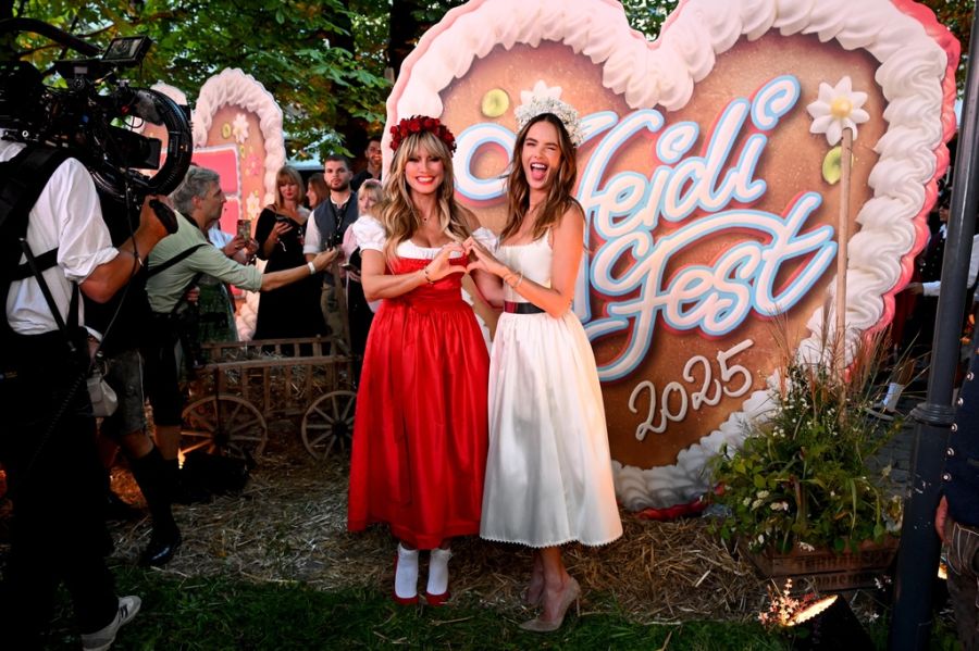Heidi Klum mit Model-Kollegin Alessandra Ambrosio.