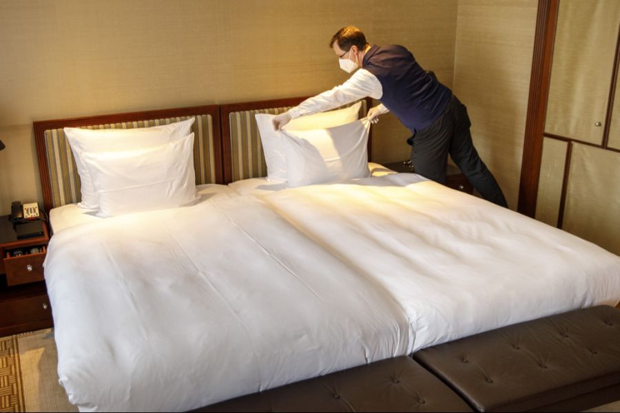Hotel Beschäftigter covid 19