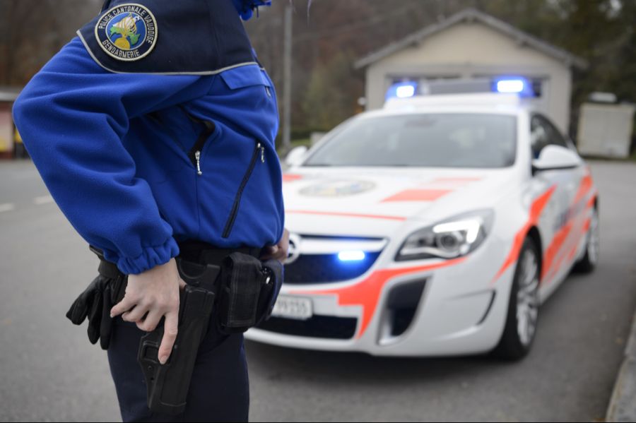 Die Kantonspolizei Waadt hat eine 39-jährige Französin festgenommen, die der Tat verdächtigt wird.