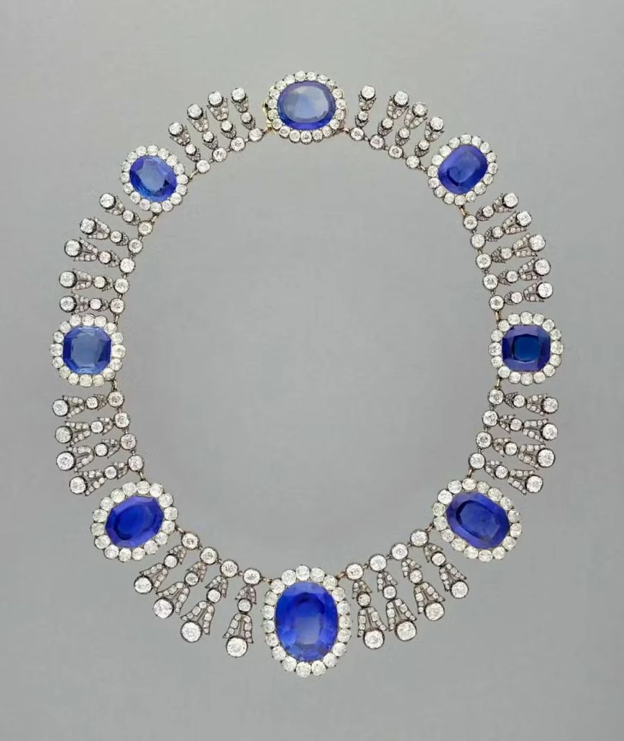 Collier Louvre