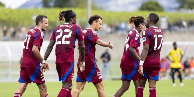 Die Spieler von Servette bejubeln das 4:0 im Spiel gegen den FC Bernex-Confignon. Servette