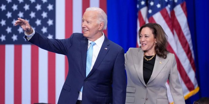 US-Präsident Joe Biden und seine Stellvertreterin Kamala Harris bei einem gemeinsamen Auftritt im Bundesstaat Maryland. US-Präsident Joe Biden und seine Stellvertreterin Kamala Harris bei einem gemeinsamen Auftritt im Bundesstaat Maryland.
