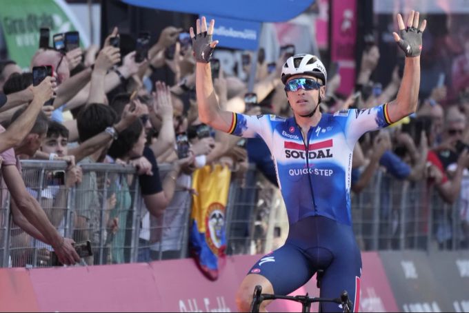 Tim Merlier triumphiert bei der letzten Etappe beim Giro D'Italia. Giro D'Italia Tim Merlier