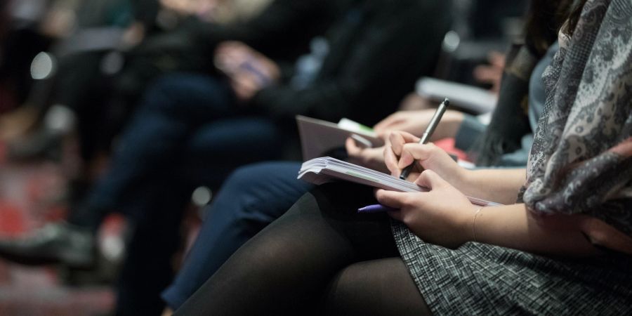 Sie seien nämlich wichtige Akteure bei der Information der Gesellschaft.