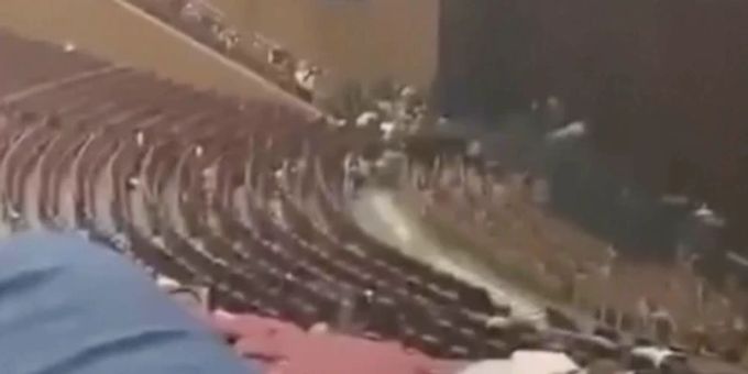Die Angreifer drangen in einen Konzertsaal ein und eröffneten auch dort das Feuer. Moskau Konzerthalle Terroranschlag