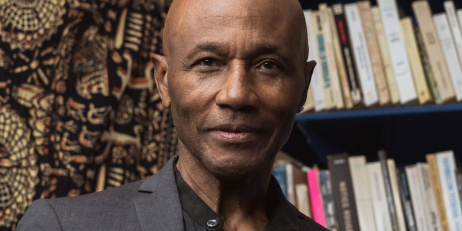 Der Schriftsteller und Literatur- sowie Sprachwissenschaftler Jean-Raoul Austin de Drouillard ist am 28. April in Basel gestorben. Seine schwierige Jugend zwischen Haiti und Basel erzä...