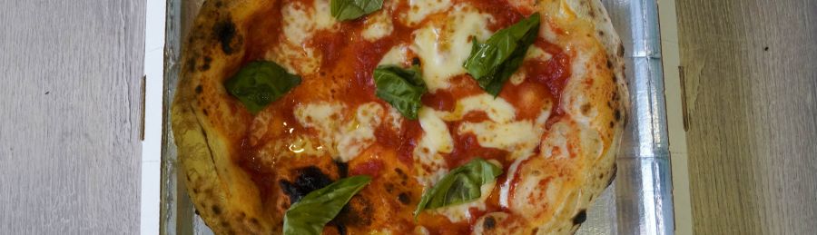 Menschen bestellen laut Wirtschaftspsychologe Christian Fichter häufig in Momenten geringer Energie – müde, hungrig, abgekämpft.