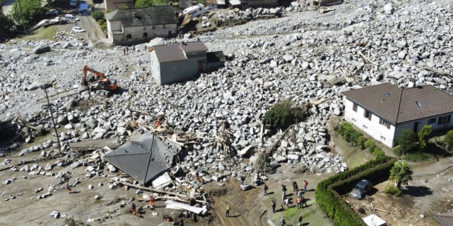 Ein heftiges Unwetter traf im Juni 2024 den Weiler Sorte in der Gemeinde Lostallo GR. (Archivbild)