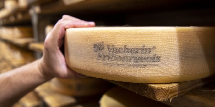 Vacherin und Greyerzer gehören zu den bekanntesten Freiburger Regionalprodukten. (Archivbild)