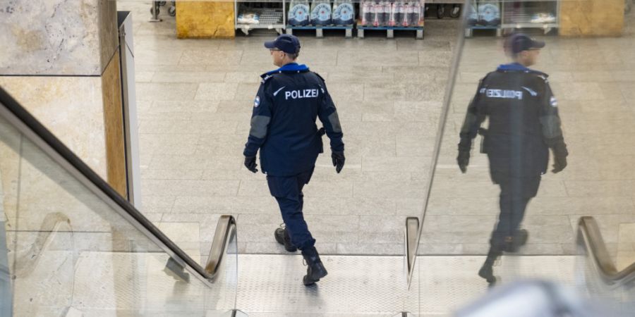 Die Zuger Polizei benötigt mehr Platz für seine Polizistinnen und Polizisten. (Symbolbild)