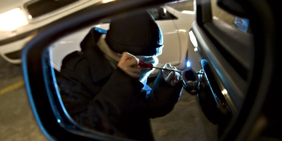 Die drei in Pfäffikon SZ verhafteten Jugendlichen sind gemäss Polizeiangaben Teil einer kriminellen Bande, die sich auf den Diebstahl von Luxusautos spezialisiert hat. (Symbolbild)