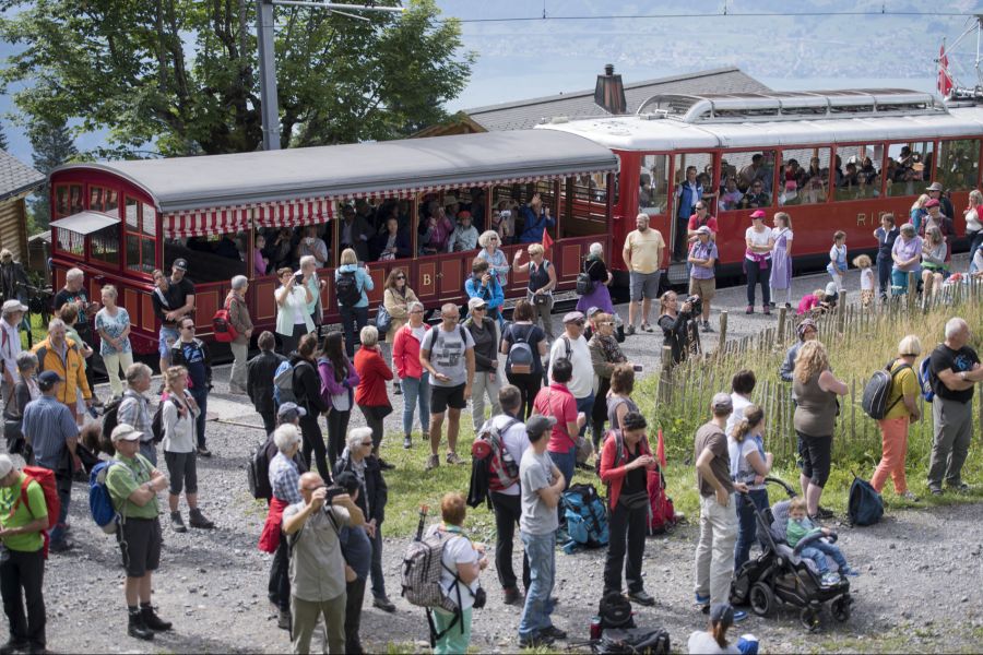 Die Schweiz ist bei Touristinnen und Touristen beliebt – dazu zählt auch der ÖV.