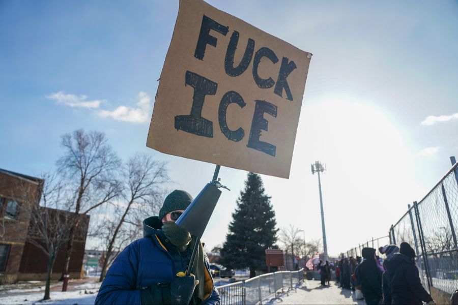 Durch die ICE-Abschiebungen verdienen auch einige Privatfirmen in den USA eine Menge Geld.