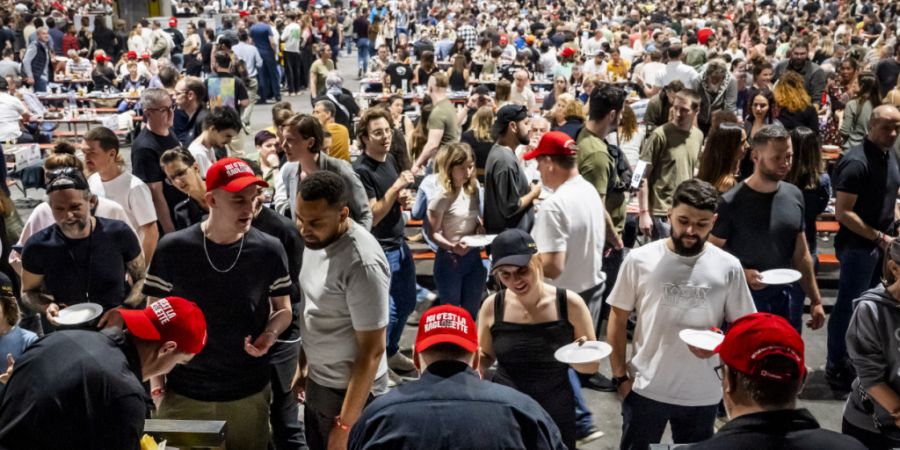 Wie schon im letzten Jahr war das Cerm in Martigny an diesem Raclette-Abend bis auf den letzten Platz besetzt (Archivfoto).