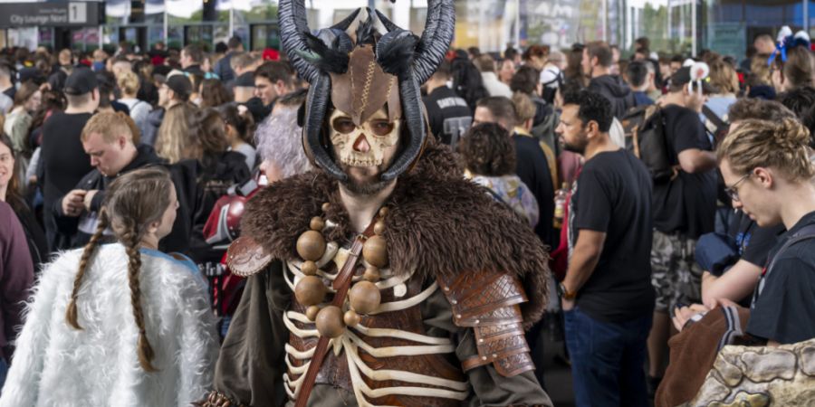 Jedes Jahr strömen zehntausende Fans von Fantasy, Science-Fiction, Anime, Games und Cosplay in die Messehallen von Basel, um bei der grössten Schweizer Comic Con dabei zu sein. (Archi...