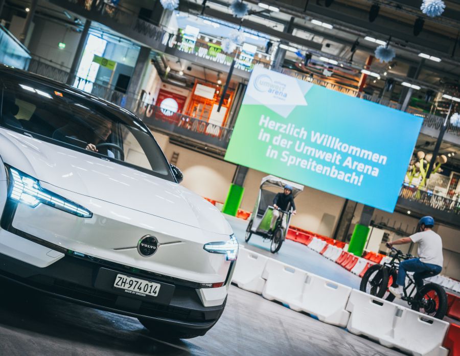 Der Indoor-Parcours ist aus Haftungs- und Sicherheitsgründen für unter 18-Jährige nur mit erwachsener Begleitung erlaubt.