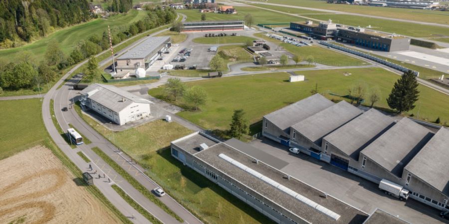 Die Rüeggisingerstrasse beim Militärflugplatz Emmen wird verlegt.