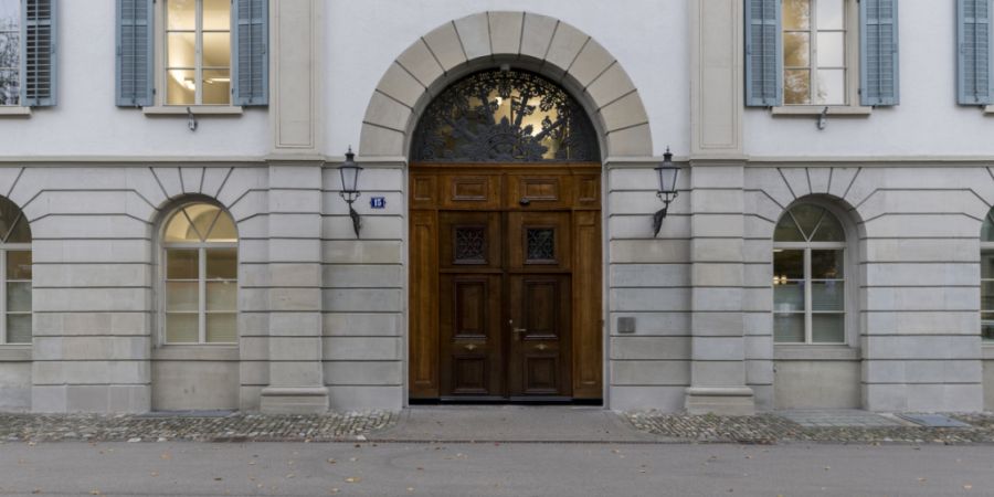 Der Verteidiger eines Mannes, der versucht haben soll einen Killer anzuheuern, kritisierte die Anklage am Donnerstag vor dem Zürcher Obergericht scharf. (Symbolbild)