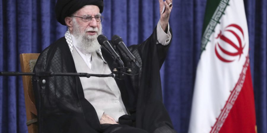 HANDOUT - Irans oberster Führer  Ajatollah Ali Chamenei. Foto: Uncredited/Office of the Iranian Supreme Leader via AP/dpa/Archivbild - ACHTUNG: Nur zur redaktionellen Verwendung und nu...