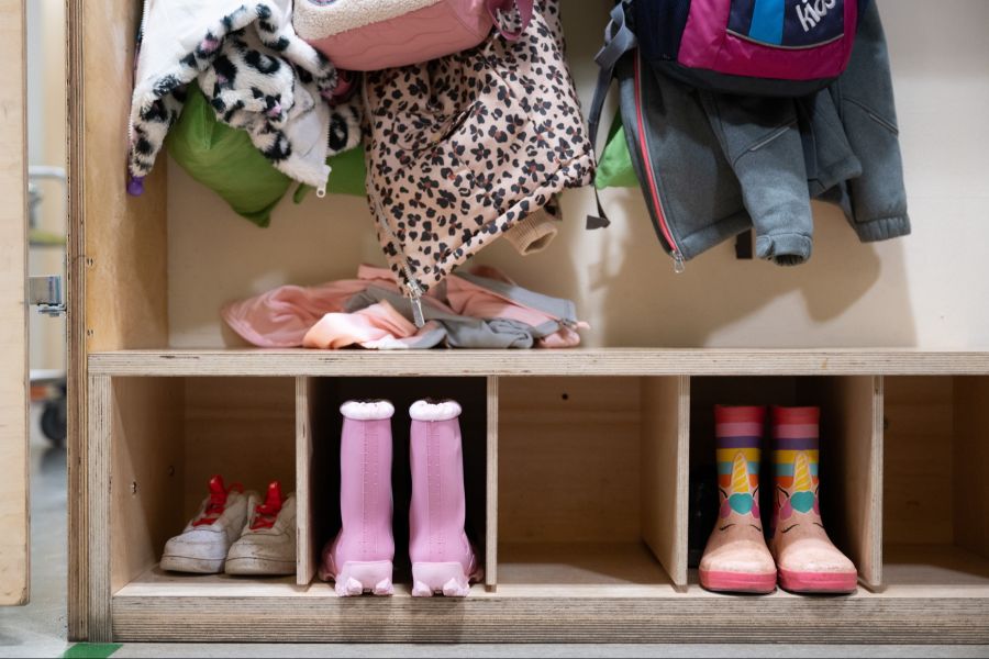 Missbrauchsskandal in Schweizer Kitas: 2020 warnte ein Mami bereits vor dem Betreuer aufgrund Erzählungen ihres Kindes – die Kita blieb tatenlos.