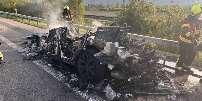 Autobrand auf A13