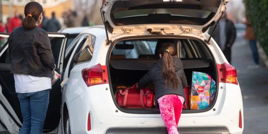 Die Zürcher Gemeinde Oetwil geht gegen Eltern-Taxis vor.