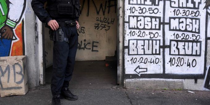 Die Generalinspektion der Nationalpolizei (IGPN) durchsuchte vor einer Woche die führende Abteilung der Kriminalpolizei von Marseille, die für die Aufdeckung der grössten Drogengeschäfte zuständig ist. Die Generalinspektion der Nationalpolizei (IGPN) durchsuchte vor einer Woche die führende Abteilung der Kriminalpolizei von Marseille, die für die Aufdeckung der grössten Drogengeschäfte zuständig ist.