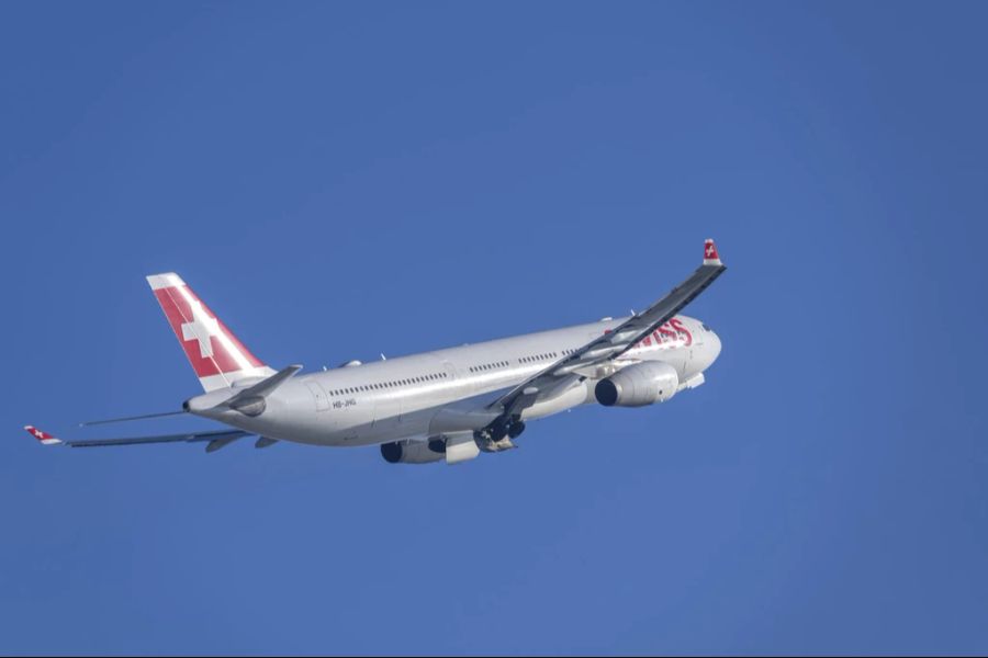 Die Fluggesellschaft Swiss verzichtet vorerst darauf, den Abendflug nach Tel Aviv wieder aufzunehmen. (Symbolbild)